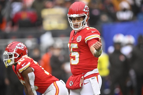 Patrick Mahomes alcanza el hito de las 100 victorias